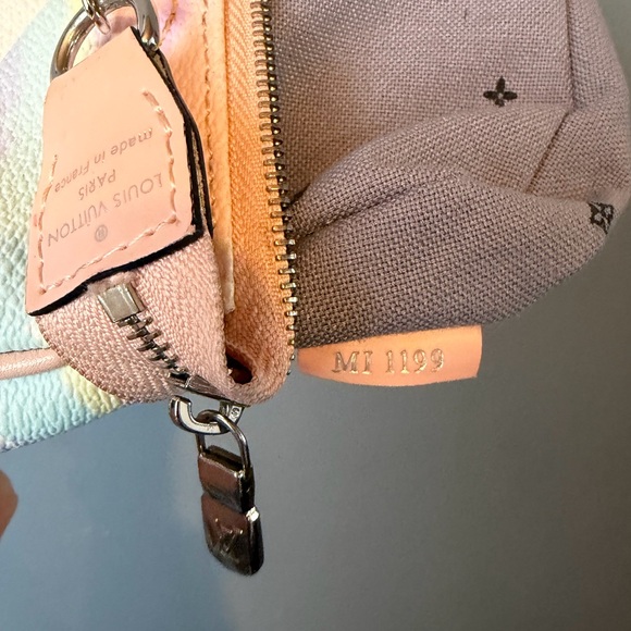 Limited Edition Louis Vuitton Monogram Escale Mini Pochette Accessoires - Picture 14 of 16